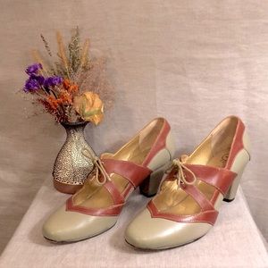 Adorable Anthropologie Seychelles two-tone Oxford pumps with chunky heel, US 8.5